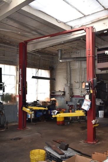 CHALLENGER ELECTRIC CAR HOIST, MODEL E10,