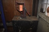 OIL DISPENSER WITH TANK