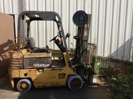 CATERPILLAR RIDE ON FORKLIFT, MODEL T-50-E,