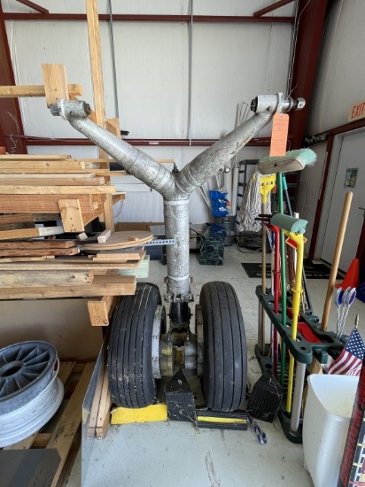 BIG LANDING GEAR WITH WHEELS, MAIN GEAR IS FROM A