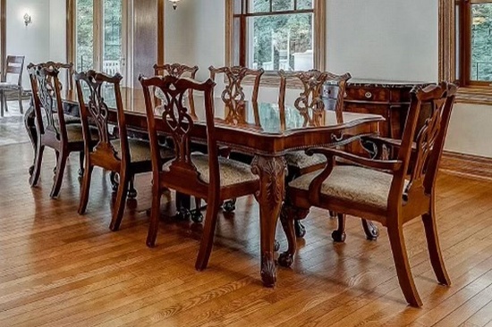 HENREDON DINING TABLE W/2 LEAVES, 2 CAPTAIN CHAIRS,
