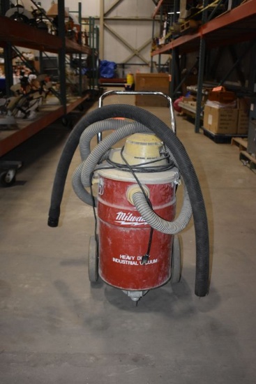 MILWAUKEE HEAVY DUTY INDUSTRIAL VACUUM, PORTABLE