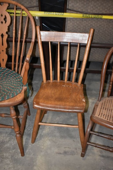 SMALL SOLID WOOD CHAIR