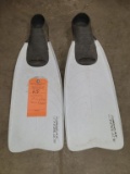 WHITE PAIR OF CORDAFLEX SWIM FLIPPERS