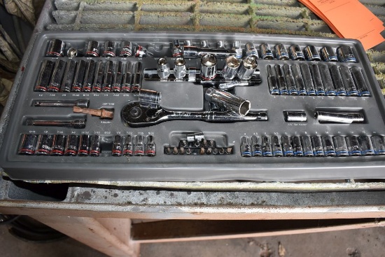 SOCKET SET WITH RATCHET - LOOKS COMPLETE