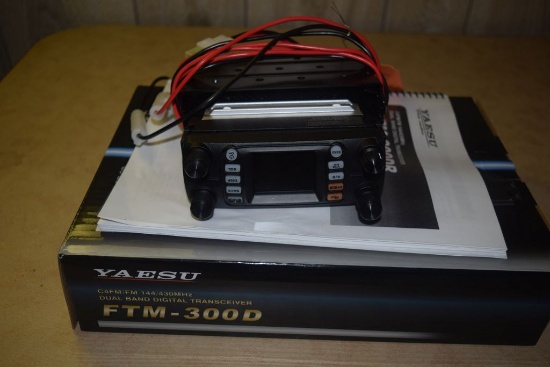 YAESU DUAL BAND DIGITAL TRANSCEIVER MODEL FTM-300D W/BOX