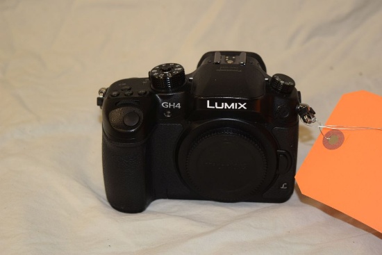 LUMIX GH4 CAMERA BODY BATTERY INCLUDED