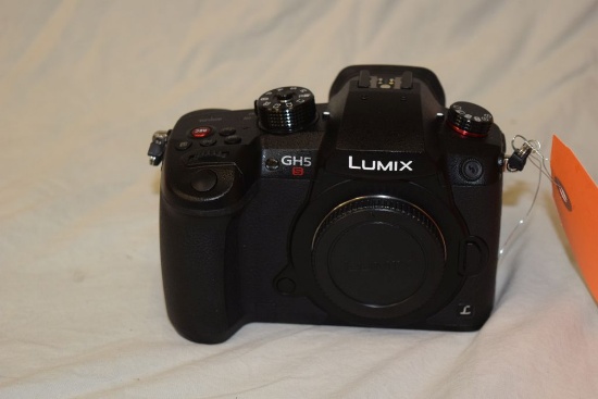 LUMIX GH5 CAMERA BODY BATTERY INCLUDED