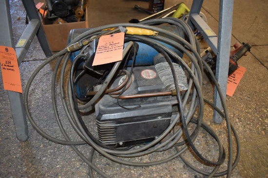 EMGLO AIRMATE PORTABLE AIR COMPRESSOR WITH HOSE