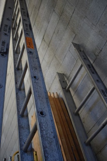 16' SECTION OF ALUMINUM LADDER