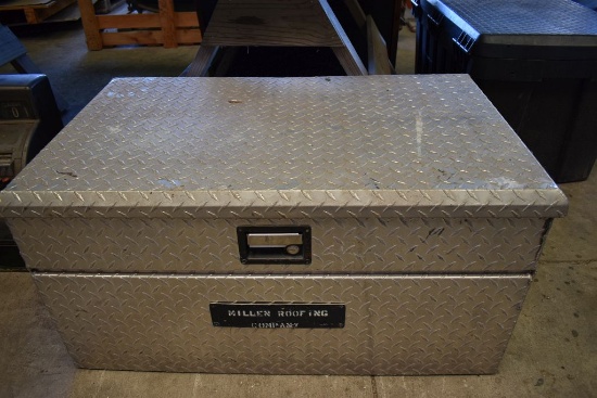 DIAMOND PLATE TRUCK BED TOOLBOX, NO LATCH,