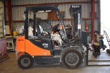 DOOSAN RIDE ON FORKLIFT TRUCK, MODEL G25E-5-PRO5,