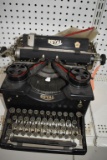 ROYAL TYPEWRITER, MODEL LIKE NU REGAL