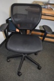 BLACK DESK CHAIR WITH MESH BACK