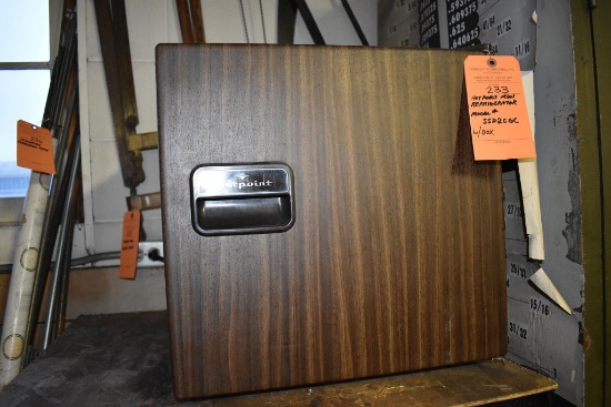 HOTPOINT MINI REFRIGERATOR, MODEL SSD2CGC WITH BOX