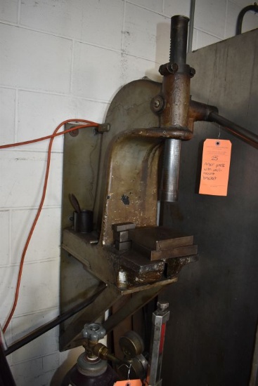 ARBOR PRESS WITH WALL-MOUNT BRACKET