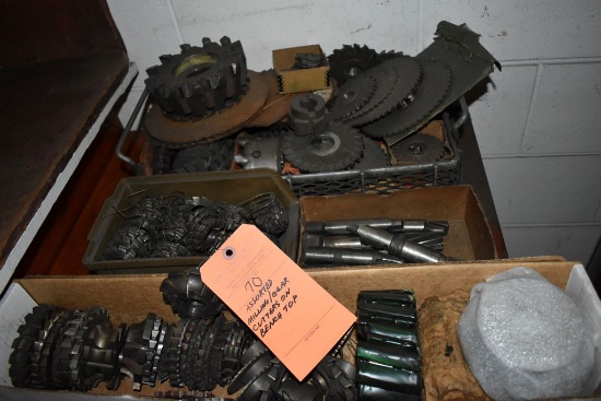 ASSORTED MILLING/GEAR CUTTERS ON BENCH TOP