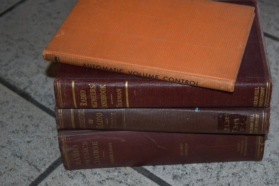 BOX OF ASSORTED ELECTRONICS BOOKS