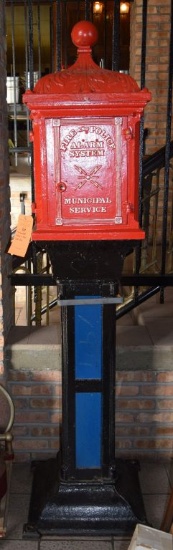 ANTIQUE CITY OF MILWAUKEE POLICE AND FIRE CALL BOX