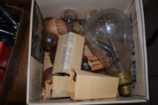 BOX OF VINTAGE USA LIGHT BULBS