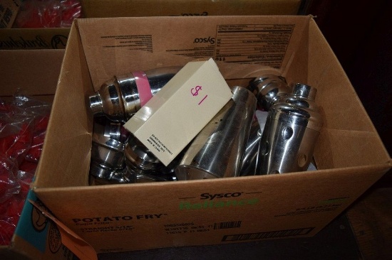 BOX WITH METAL SHAKERS