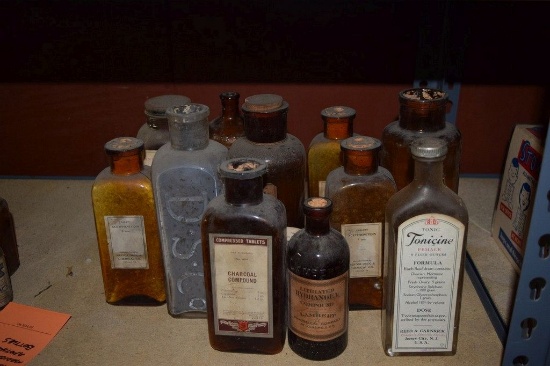 ASSORTED LARGE VINTAGE MEDICINE APOTHECARY BOTTLES