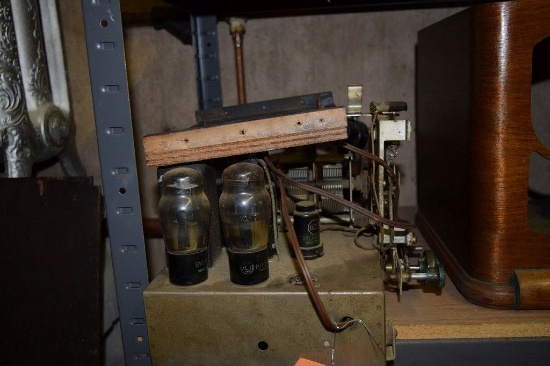 MAJESTIC 86 TUBE RADIO CHASSIS AND CABINET
