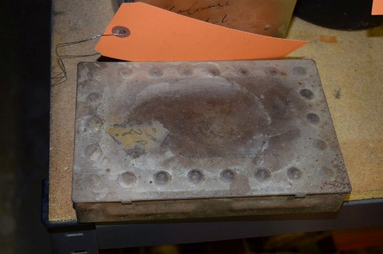 TIN WITH WOOD INSIDE COMPARTMENT BOX