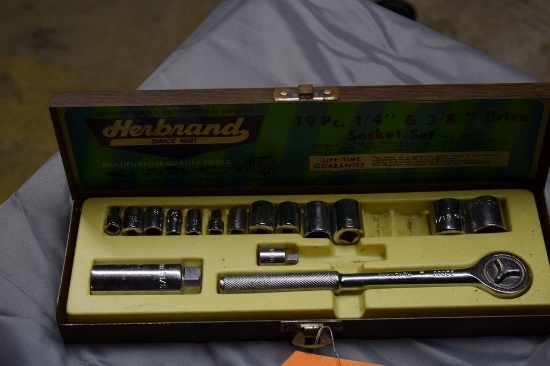 HERBRAND SAE SOCKET SET WITH MANY DIFFERENT SIZES,