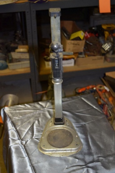 BOTTLE CAP PRESS