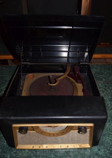 VINTAGE ADMIRAL TUBE RECORD PLAYER