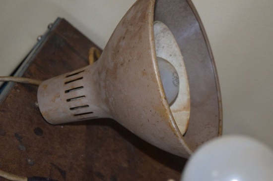 (4) VARIOUS LAMPS ON THIS CART TOP