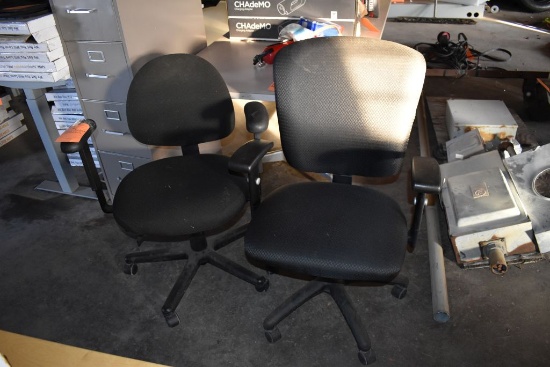 PAIR OF BLACK/GRAY OFFICE CHAIRS, NOT MATCHING