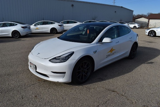 #328 (2019) TESLA MODEL 3 4 DOOR SEDAN,