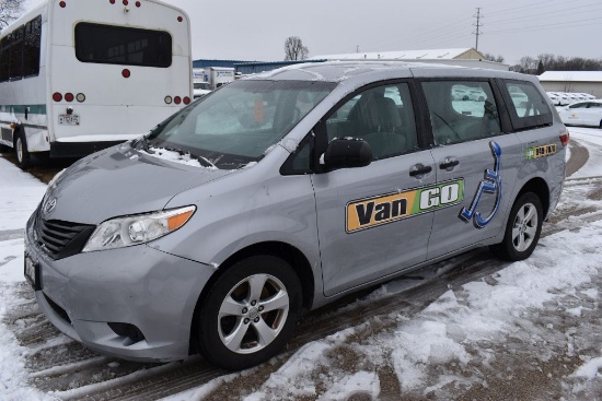 #53 (2017) TOYOTA SIENNA, VIN 5TDZZ3DC8HS899749,