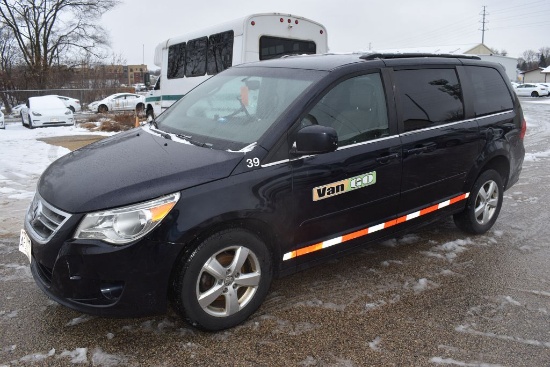 #139 (2011) VW ROUTAN SE, VIN 2V4RW3DG3BR634044,
