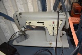 SINGER ELECTRIC SEWING MACHINE