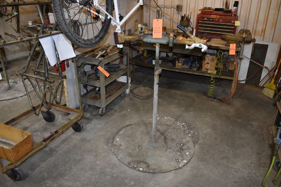 (2) PLACE PARK TOOL BIKE CLAMP WITH STEEL BASE