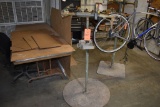 2-PLACE PARK TOOL BIKE CLAMP WITH STEEL BASE