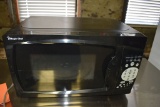 SMALL MAGIC CHEF MICROWAVE WITH TURNTABLE,