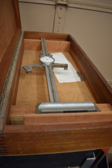 HELIOUS 18" HEIGHT GAUGE WITH DIAL INDICATOR,