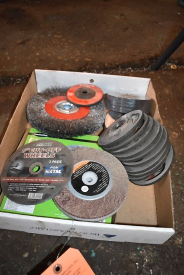BOX WITH WIRE BRUSH AND FLAPPER SANDING WHEELS