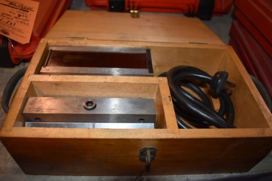 MAGNETIC TABLE IN WOOD CASE