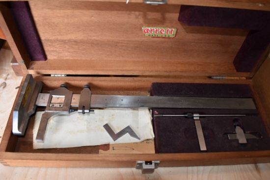 STARRETT VERNIER HEIGHT GAUGE IN WOOD CASE