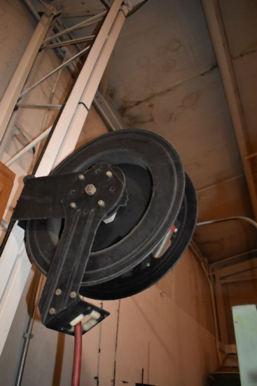 RETRACTABLE AIR HOSE REEL