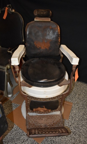 BERNINGHAUS HERCULES CINCINNATI ANTIQUE BARBER CHAIR, CAST IRON, HEAVY CONSTRUCTION,