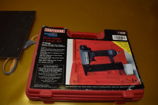 CRAFTSMAN 18 GAUGE 1 1/4" BRAD NAILER WITH CASE