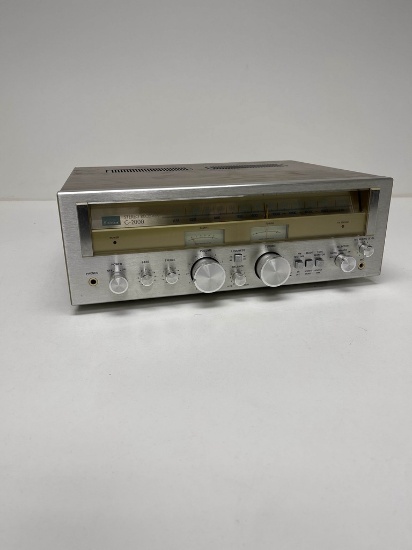 VINTAGE SANSUI G-2000 STEREO RECEIVER, POWERS ON AND