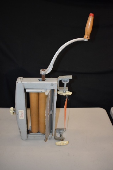LAKE CITY INDUSTRIES PORTABLE CLAMP ON WRINGER