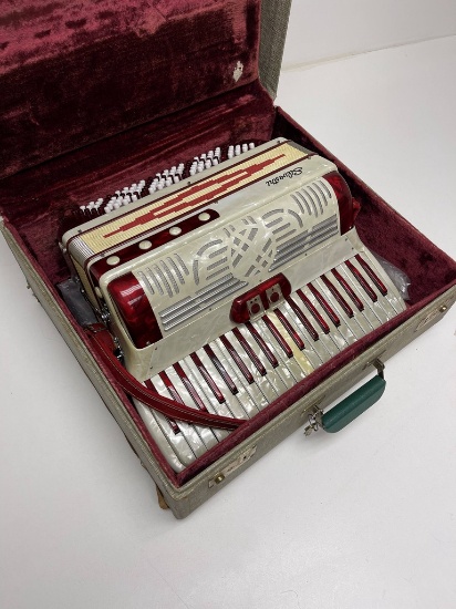 SILVESTRI VINTAGE ACCORDIAN, WORKS WELL, CASE EVEN HAS KEY